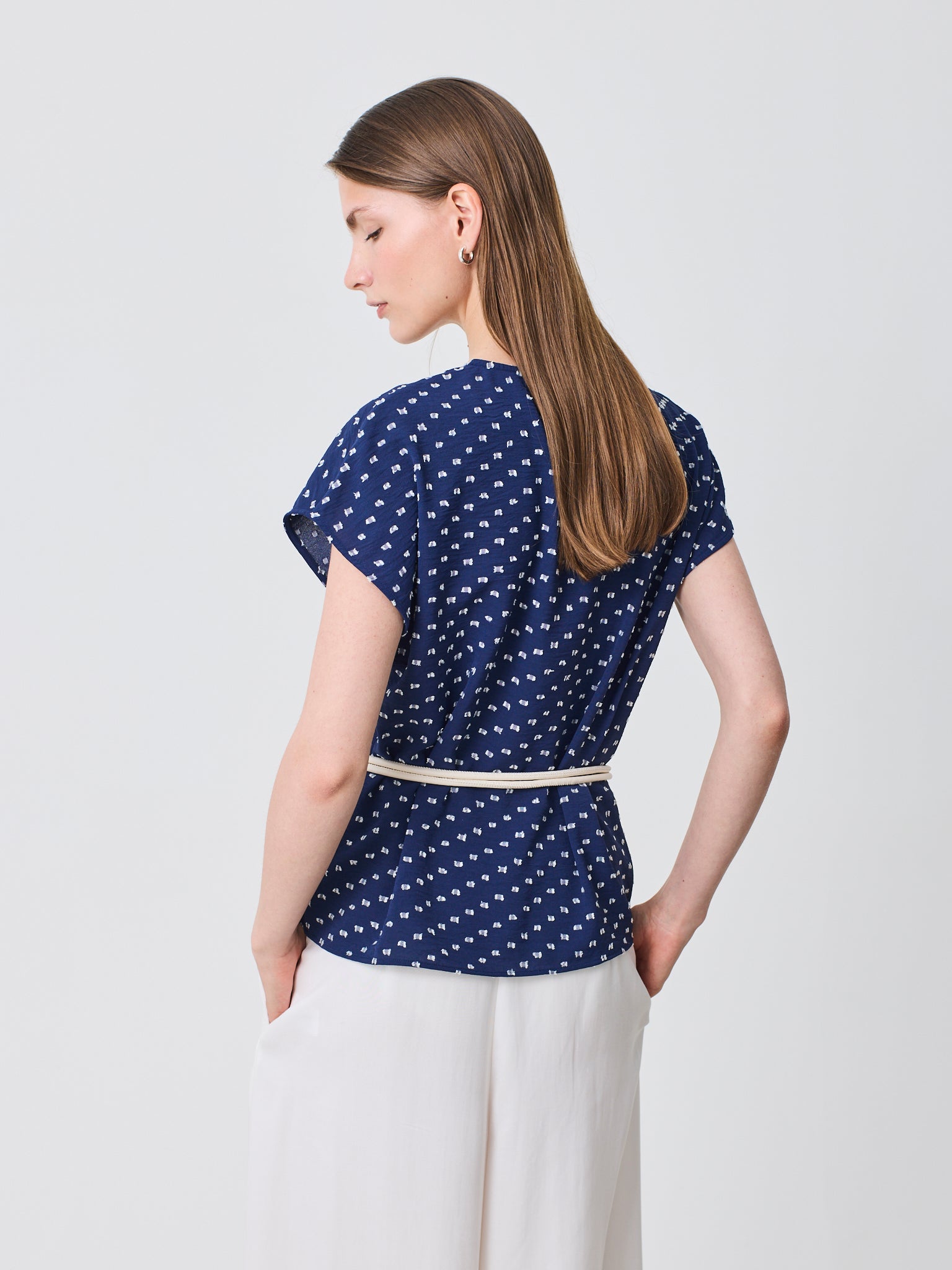 Camisa cuello pico manga corta