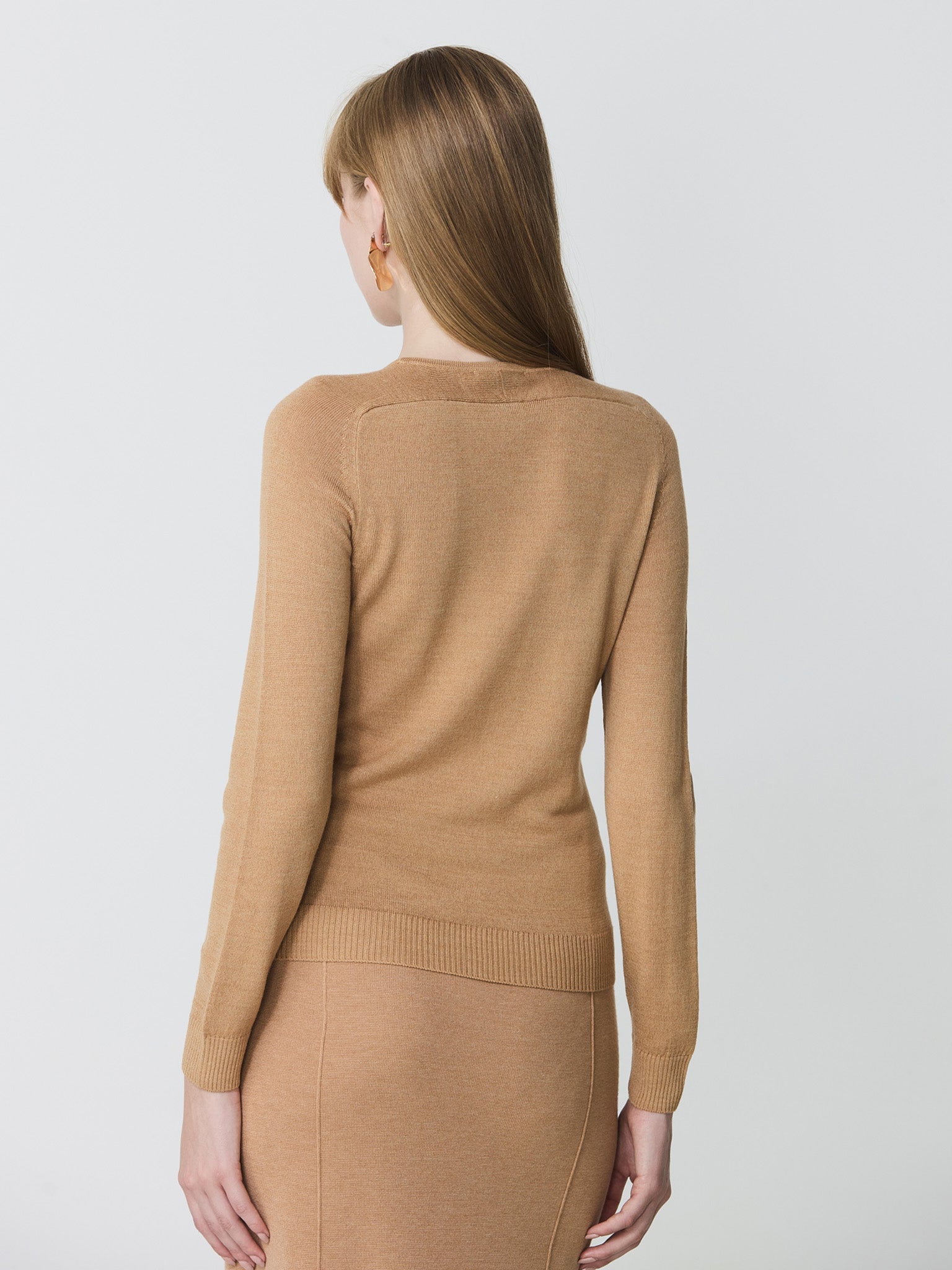 Round neck sweater