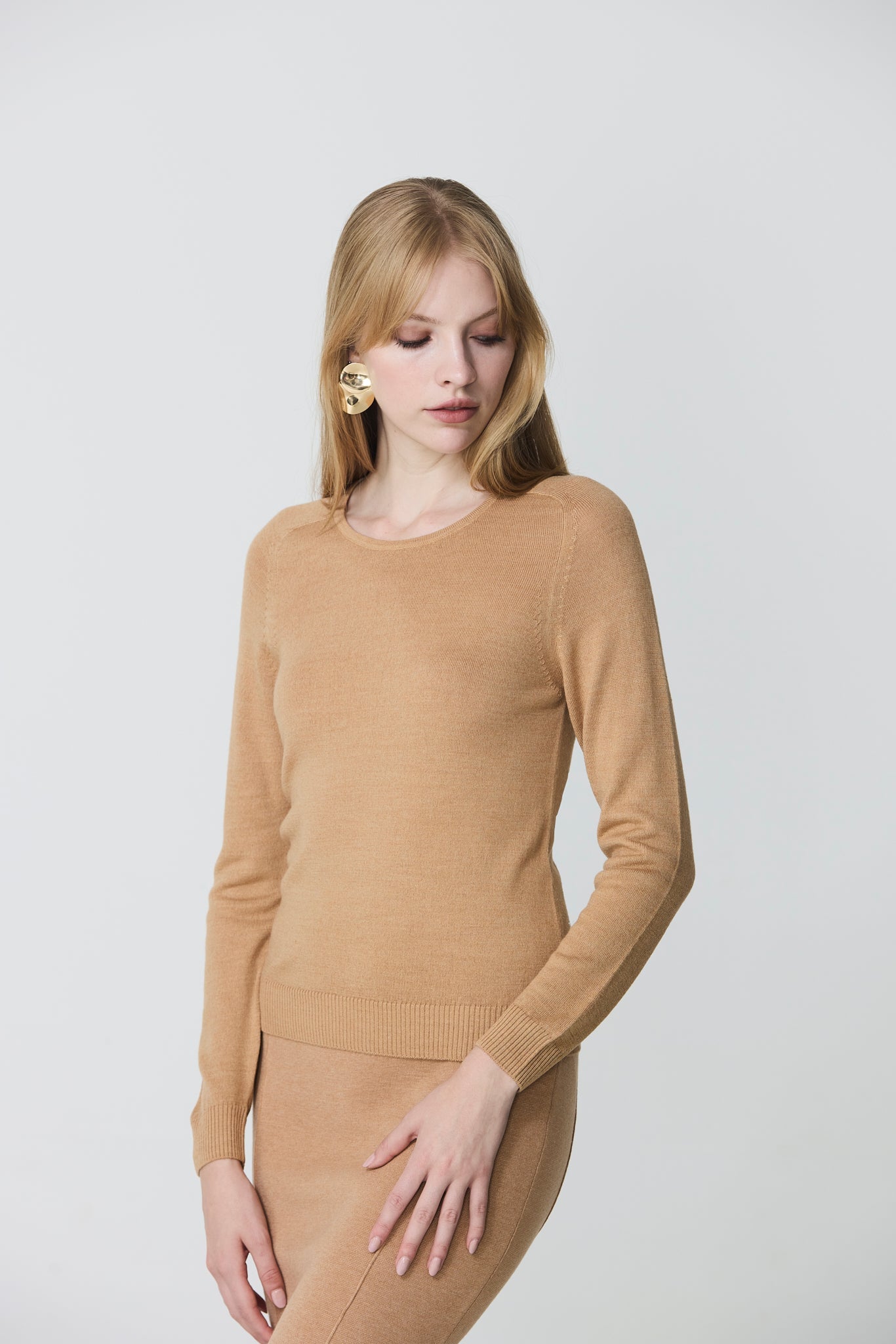 Round neck sweater