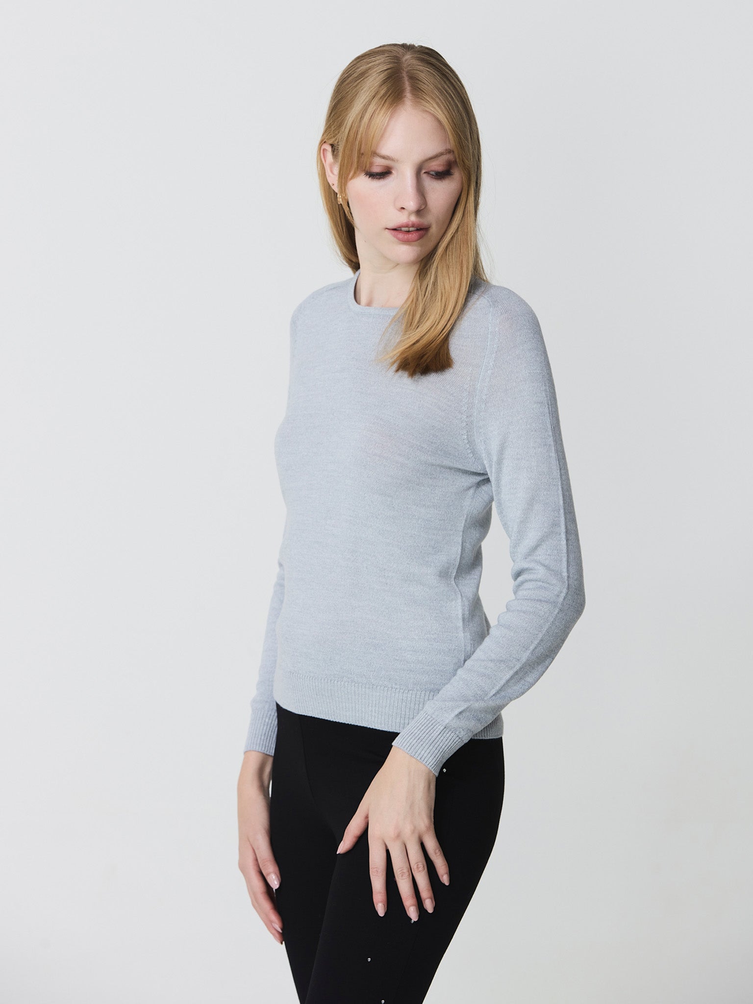 Round neck sweater