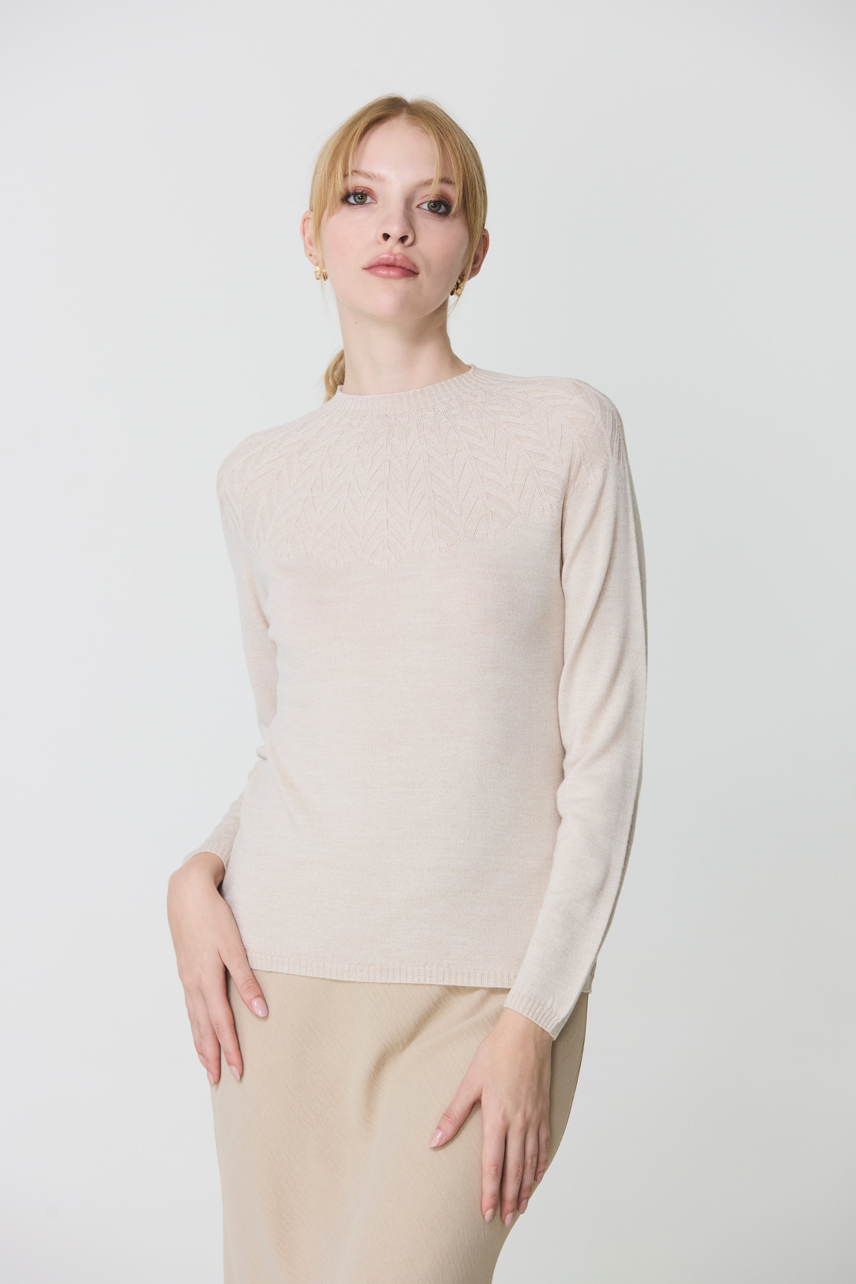 Round neck sweater