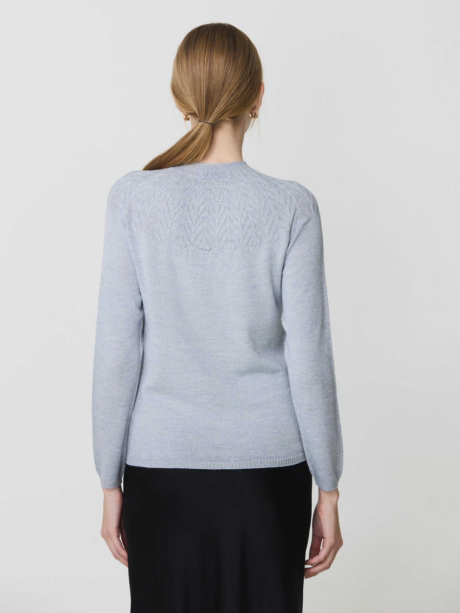 Round neck sweater