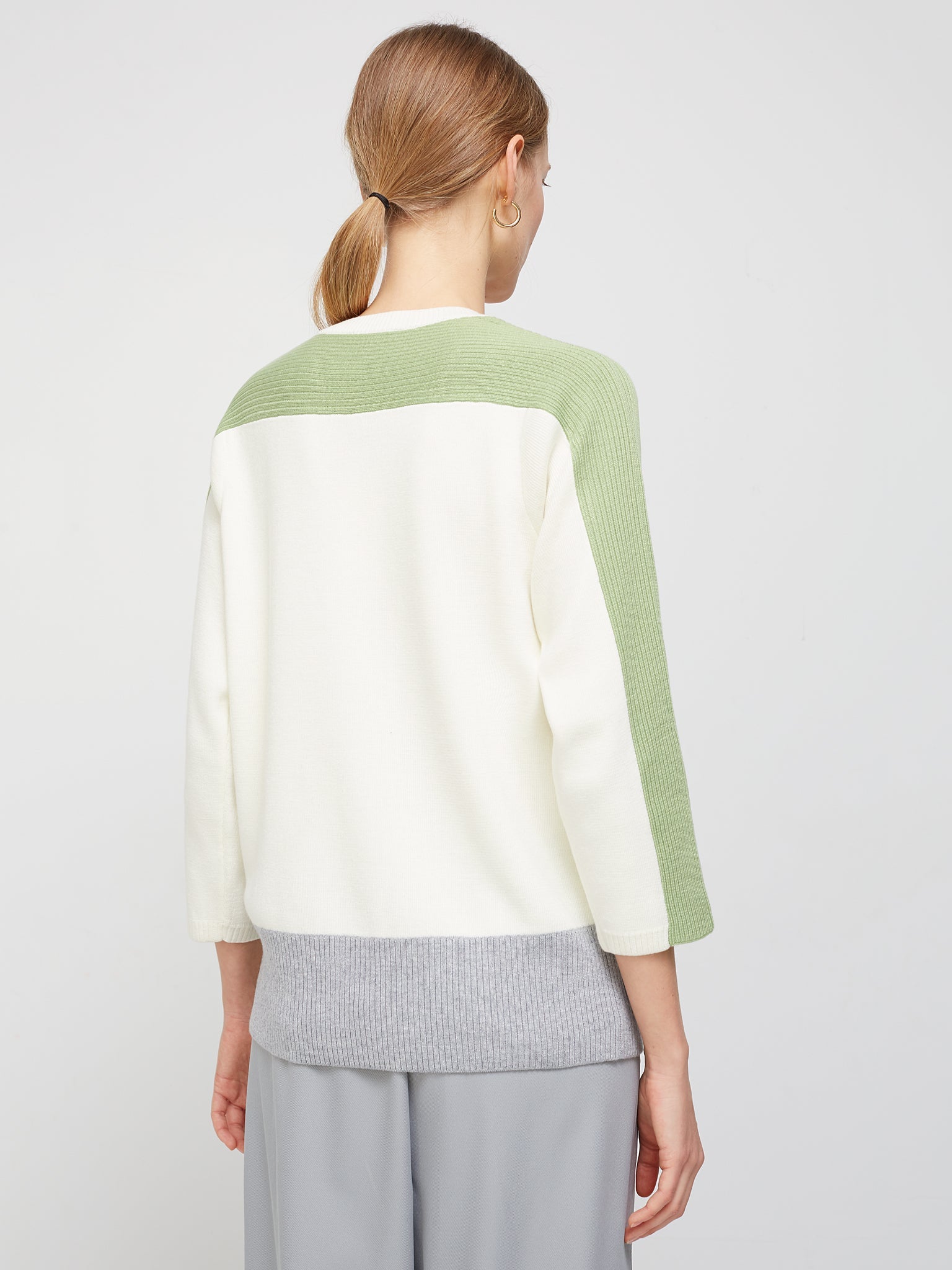 Round neck sweater