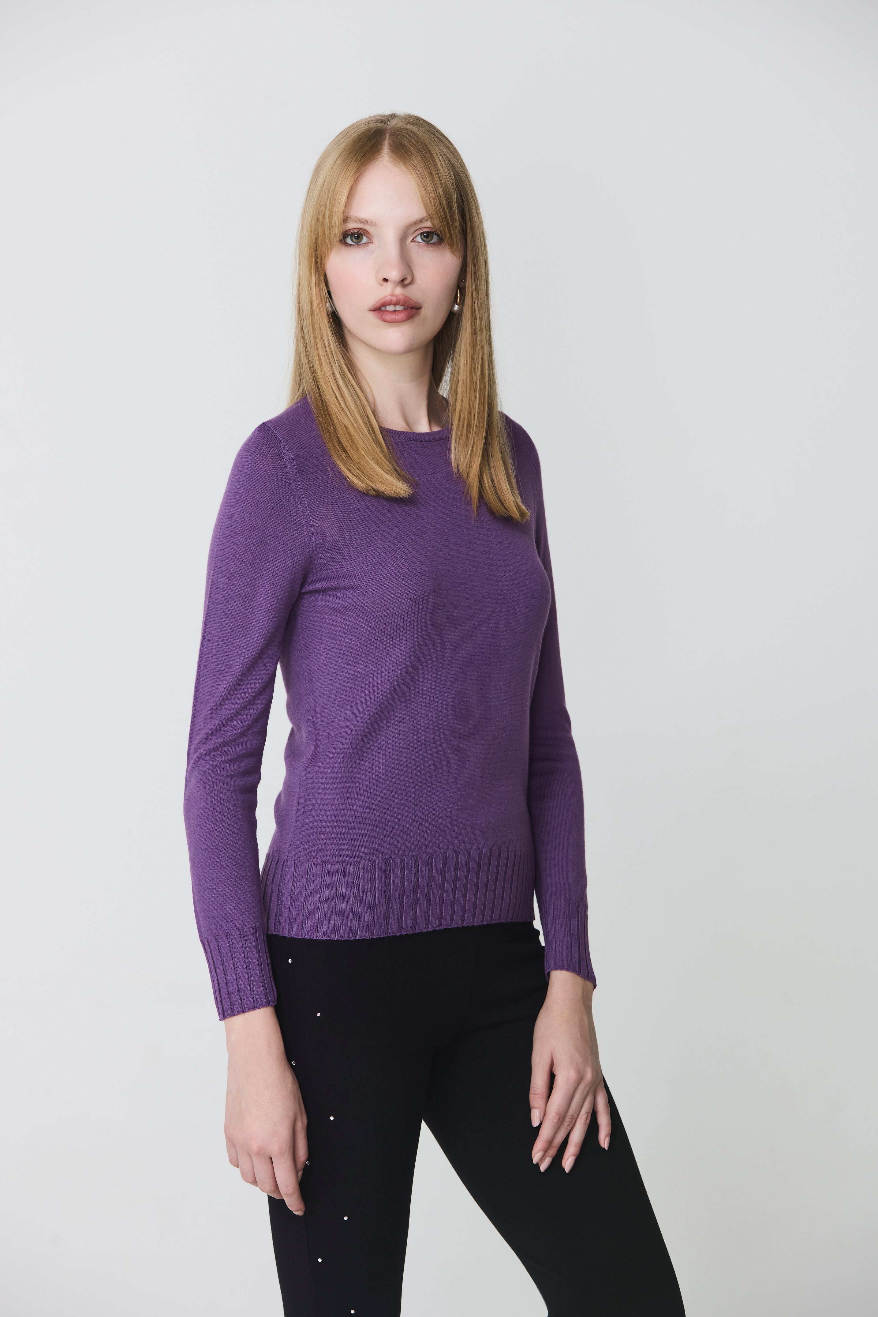 Round neck sweater