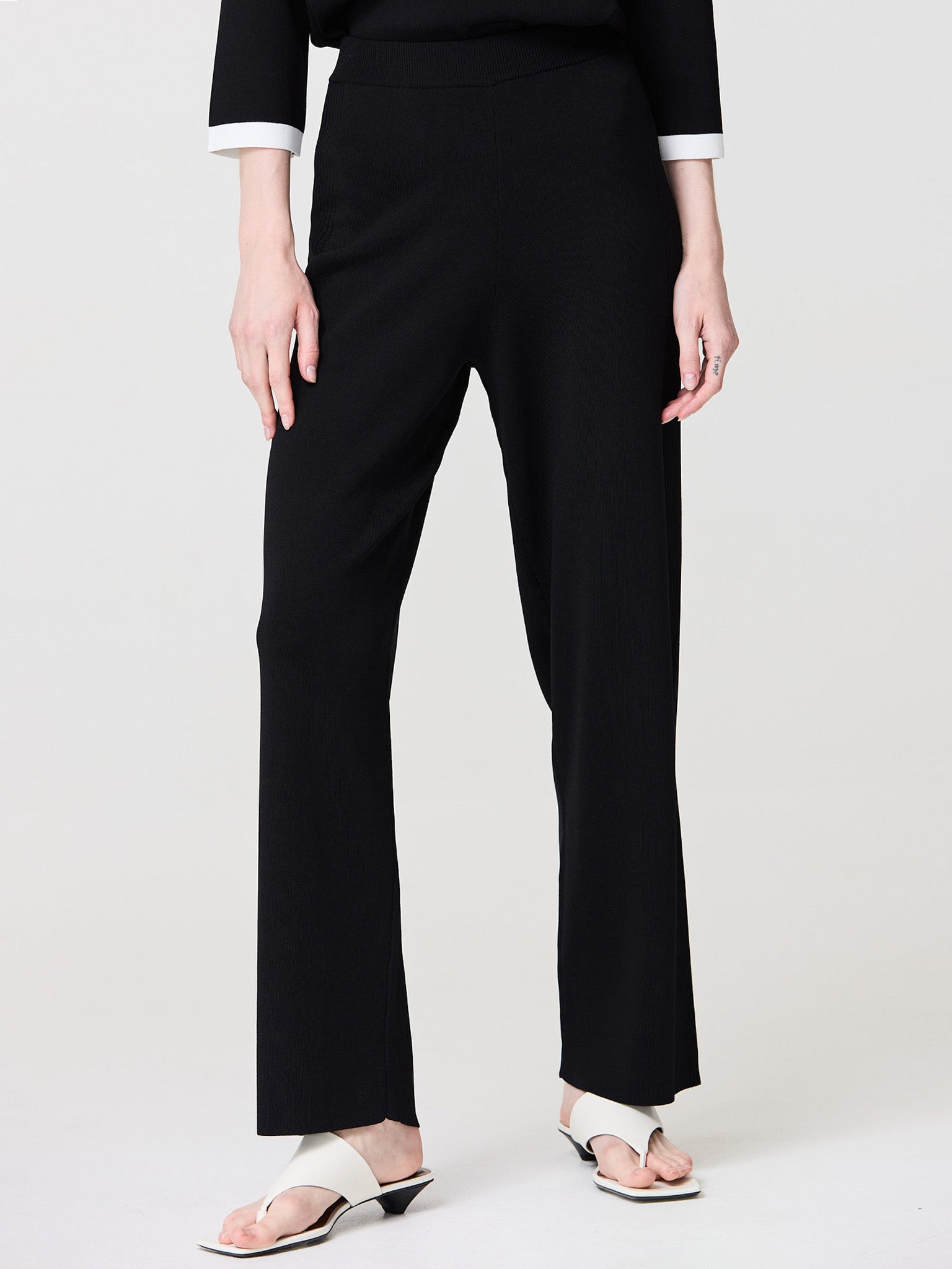 Trousers with rib detail on the side