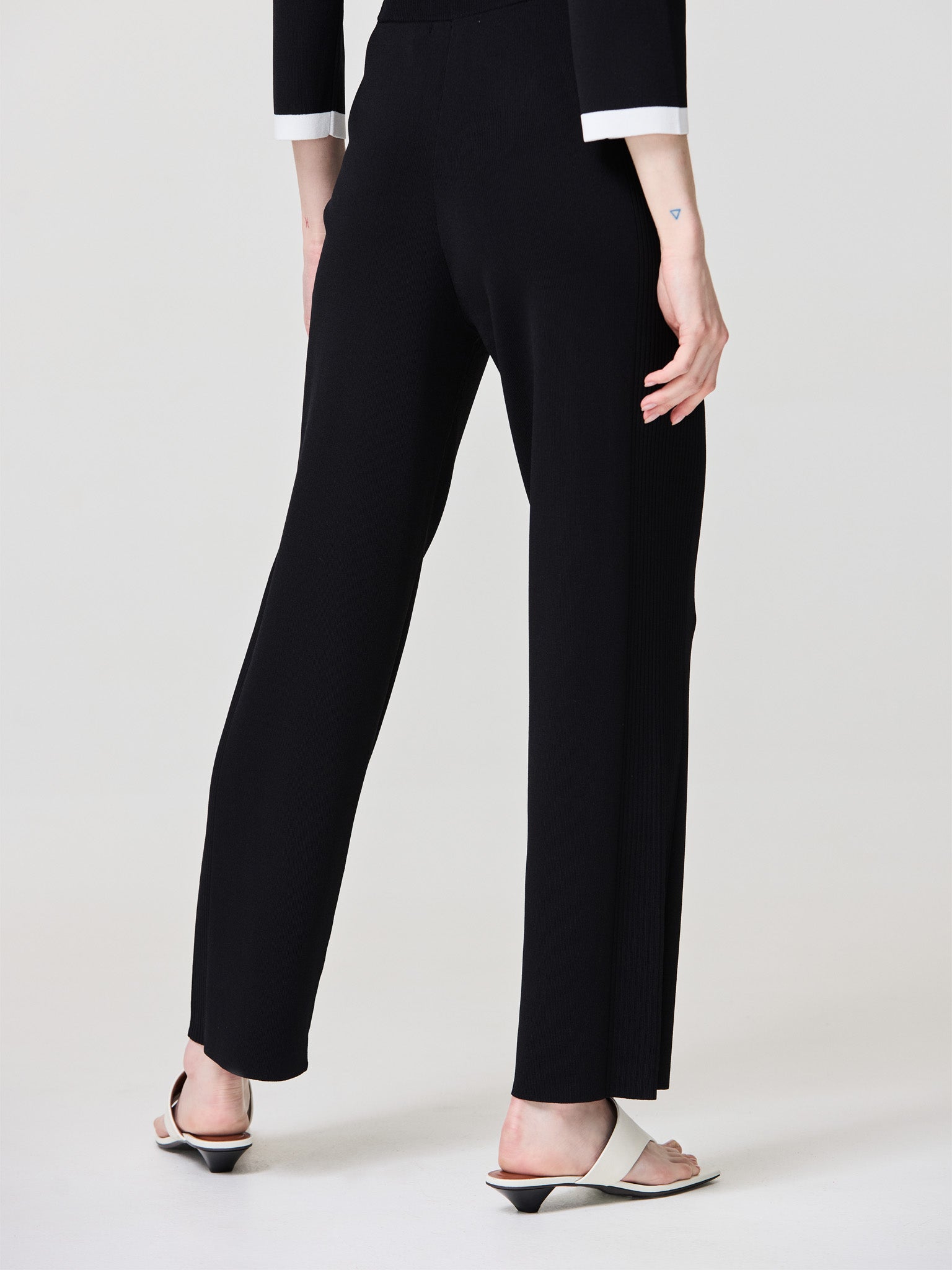 Pantalons amb detall rib a lateral