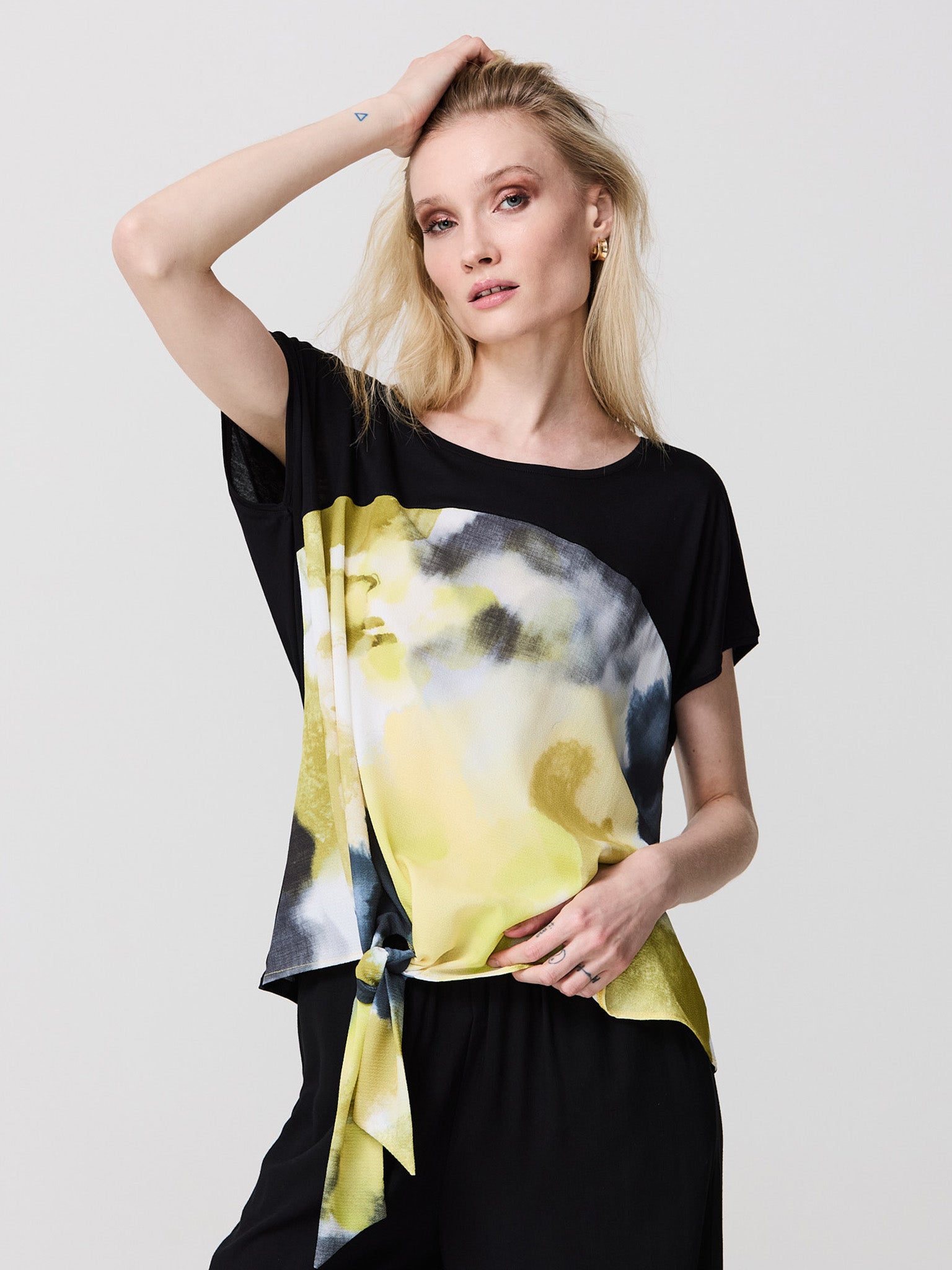 Printed T-shirt with bow on the front