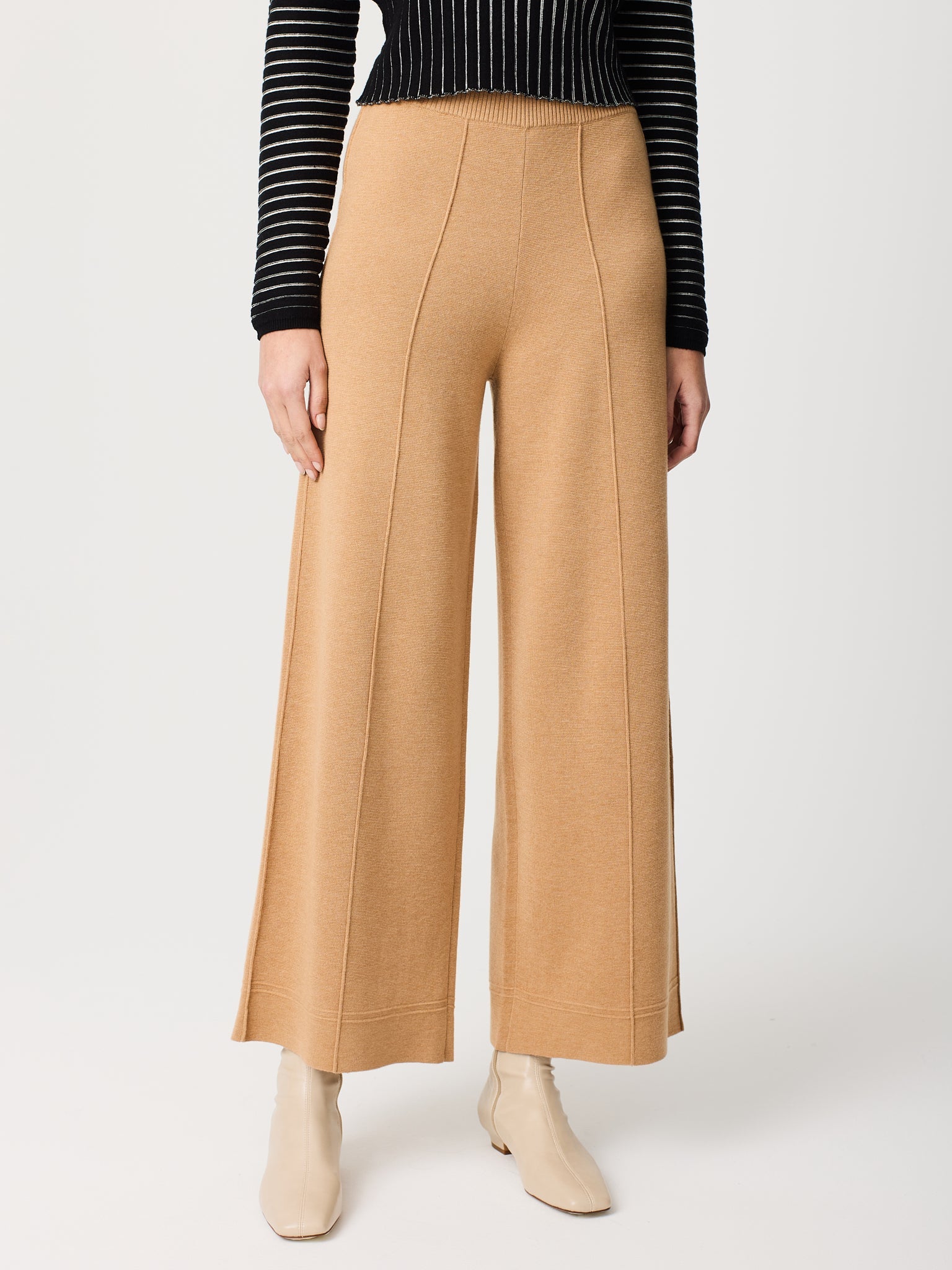 Pantalons amb goma a la cintura i nervi central