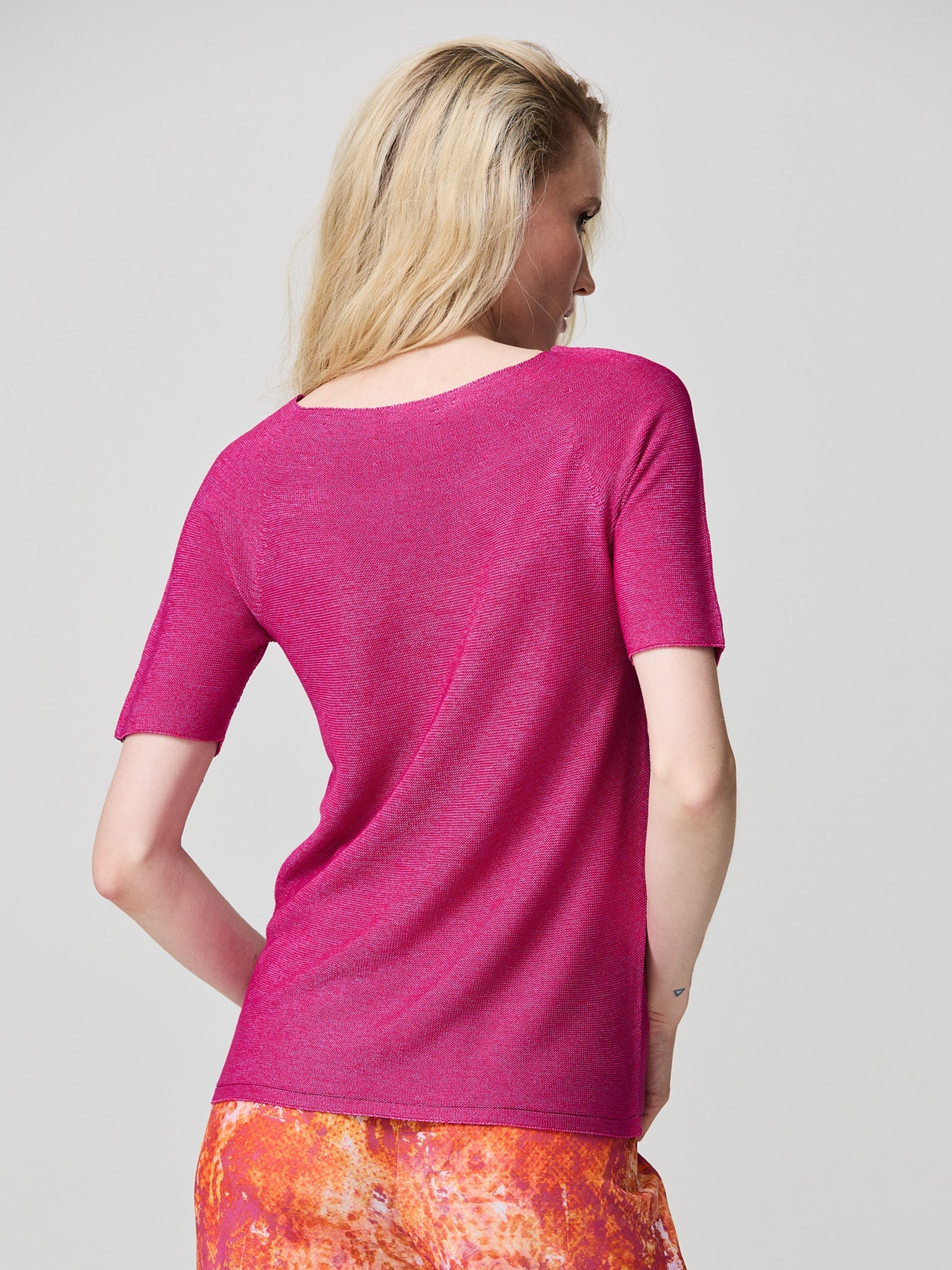 Two-tone boat neck and short sleeve jersey
