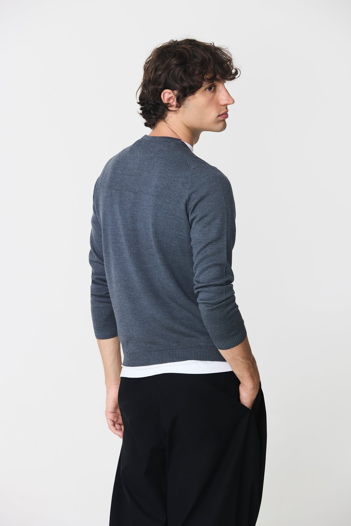 Round neck sweater