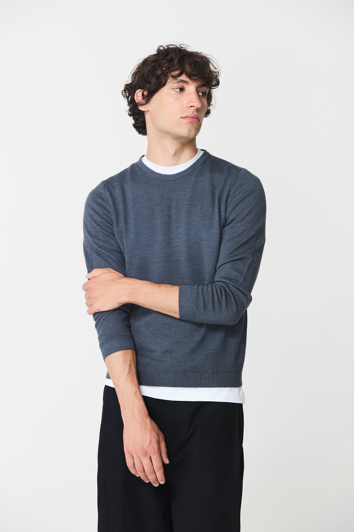 Round neck sweater